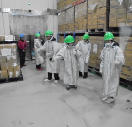 近隣地域の小学生・中学生を対象にした冷蔵倉庫の見学会