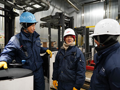 現場は常に動いているけどふとした談笑の時間もあります（2020）